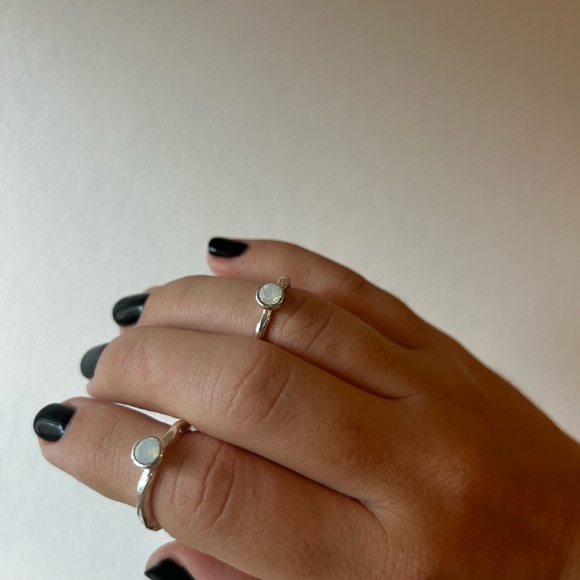 Twin Silver rings with holographic stone - Picture 5 of 5